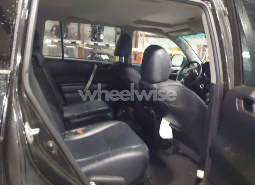 Photo 8 of 2011 Toyota Highlander V6 (VIN 5TDBK3EH7BS059646)