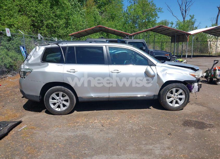 Photo 13 of 2012 Toyota Highlander SE V6 (VIN 5TDBK3EH7CS093233)
