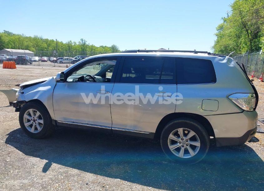 Photo 14 of 2012 Toyota Highlander SE V6 (VIN 5TDBK3EH7CS093233)