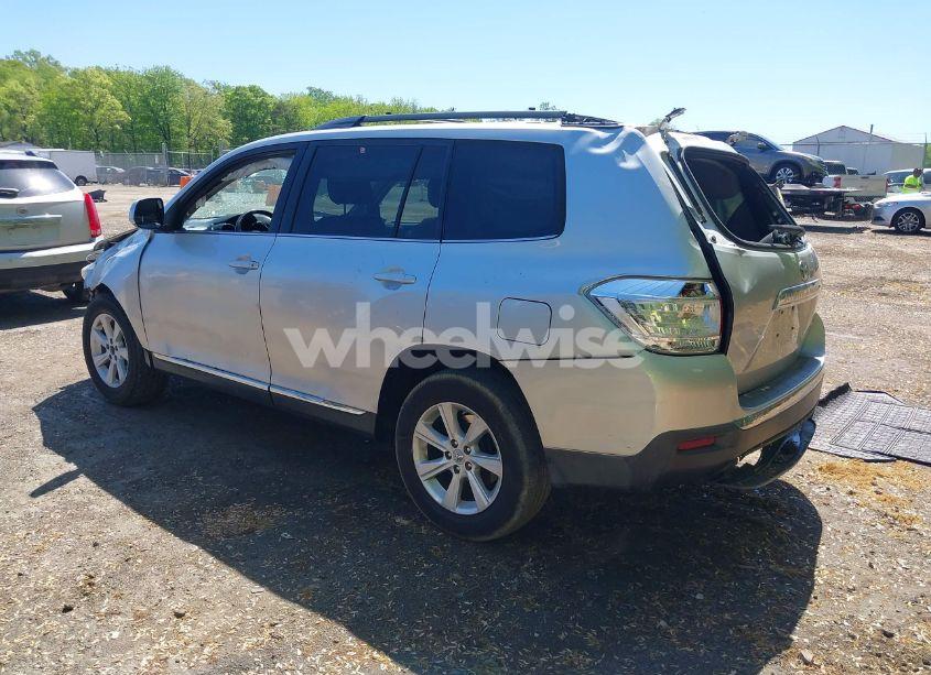 Photo 3 of 2012 Toyota Highlander SE V6 (VIN 5TDBK3EH7CS093233)