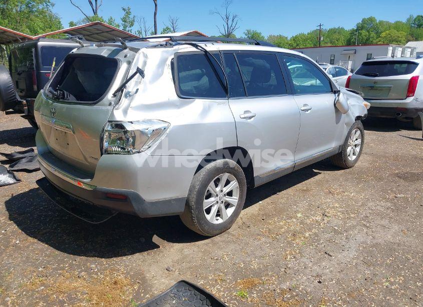 Photo 4 of 2012 Toyota Highlander SE V6 (VIN 5TDBK3EH7CS093233)