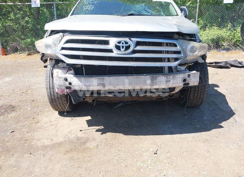 Photo 6 of 2012 Toyota Highlander SE V6 (VIN 5TDBK3EH7CS093233)