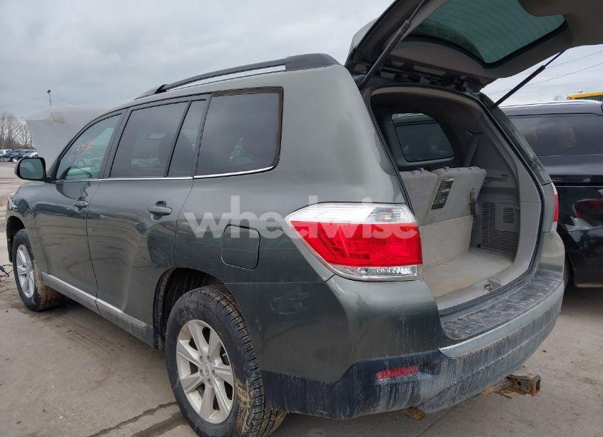Photo 3 of 2012 Toyota Highlander BASE V6 (VIN 5TDBK3EH7CS134363)