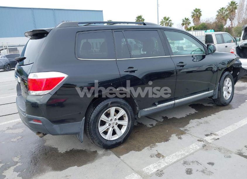 Photo 4 of 2012 Toyota Highlander BASE V6 (VIN 5TDBK3EH7CS136985)