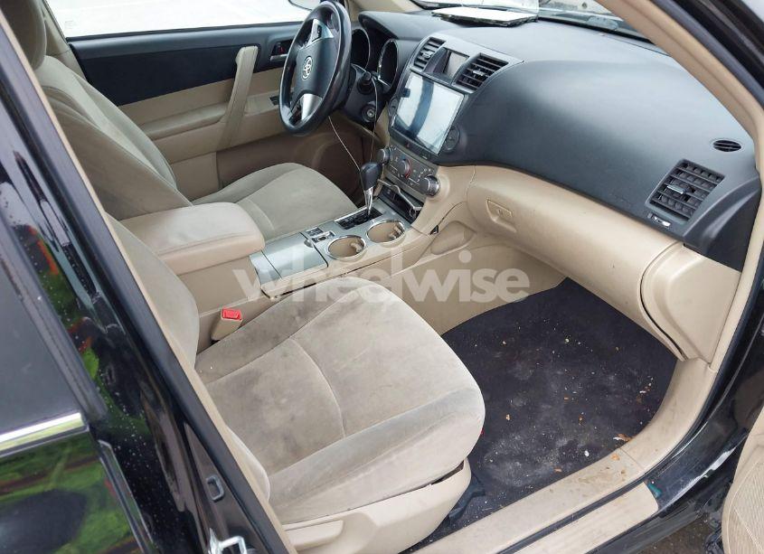 Photo 5 of 2012 Toyota Highlander BASE V6 (VIN 5TDBK3EH7CS136985)
