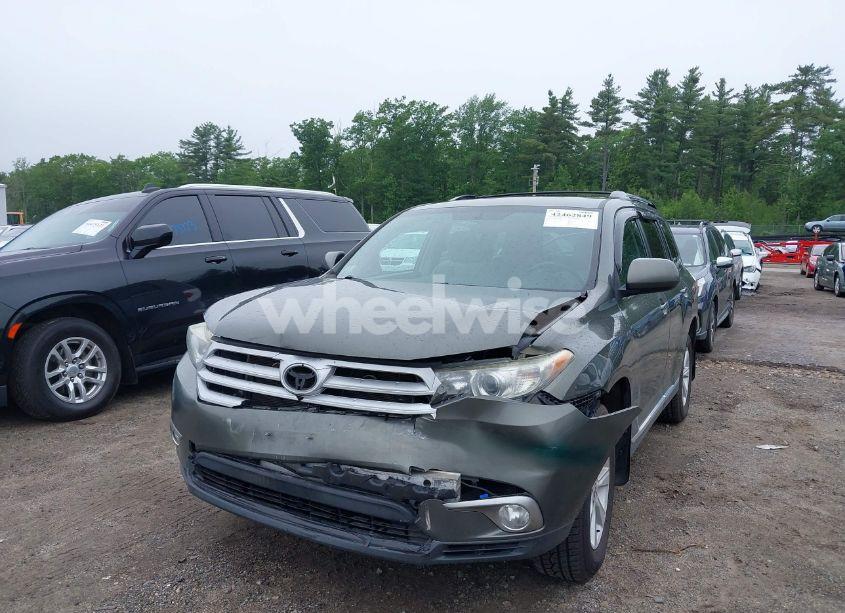 Photo 2 of 2012 Toyota Highlander BASE V6 (VIN 5TDBK3EH7CS146948)