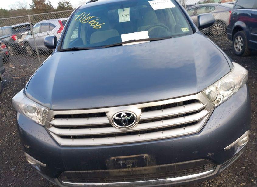 Photo 12 of 2013 Toyota Highlander BASE PLUS V6 (VIN 5TDBK3EH7DS183712)