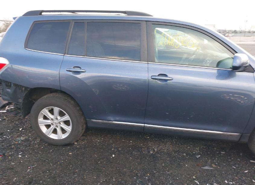 Photo 13 of 2013 Toyota Highlander BASE PLUS V6 (VIN 5TDBK3EH7DS183712)