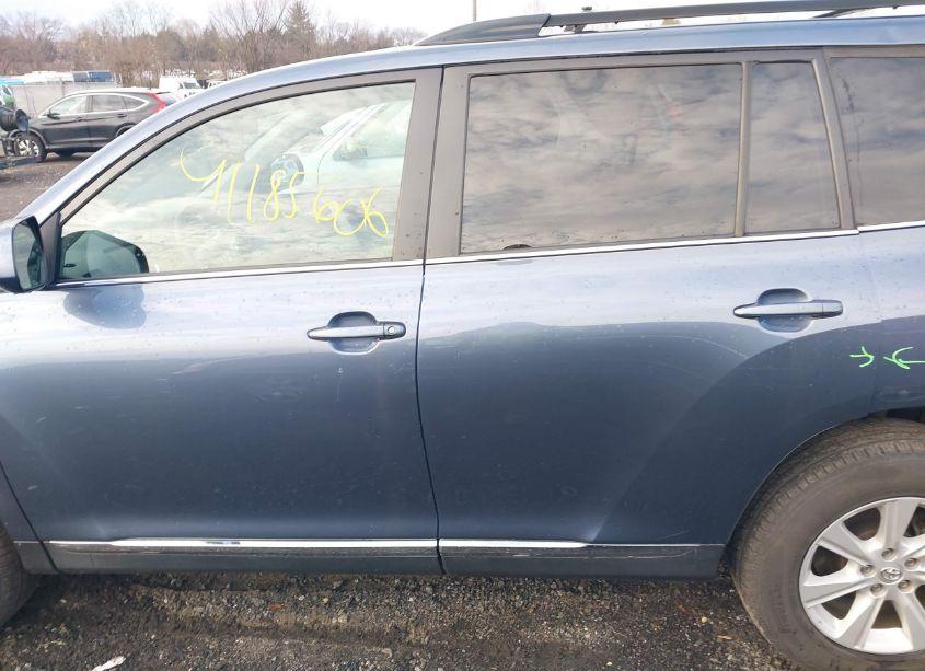 Photo 14 of 2013 Toyota Highlander BASE PLUS V6 (VIN 5TDBK3EH7DS183712)