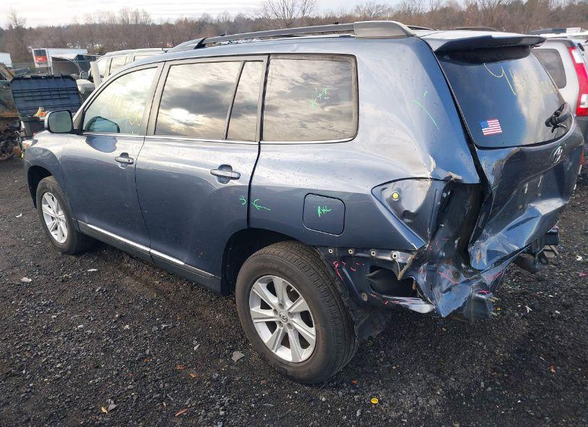 Photo 3 of 2013 Toyota Highlander BASE PLUS V6 (VIN 5TDBK3EH7DS183712)