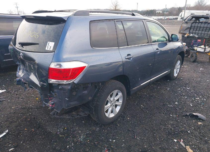 Photo 4 of 2013 Toyota Highlander BASE PLUS V6 (VIN 5TDBK3EH7DS183712)