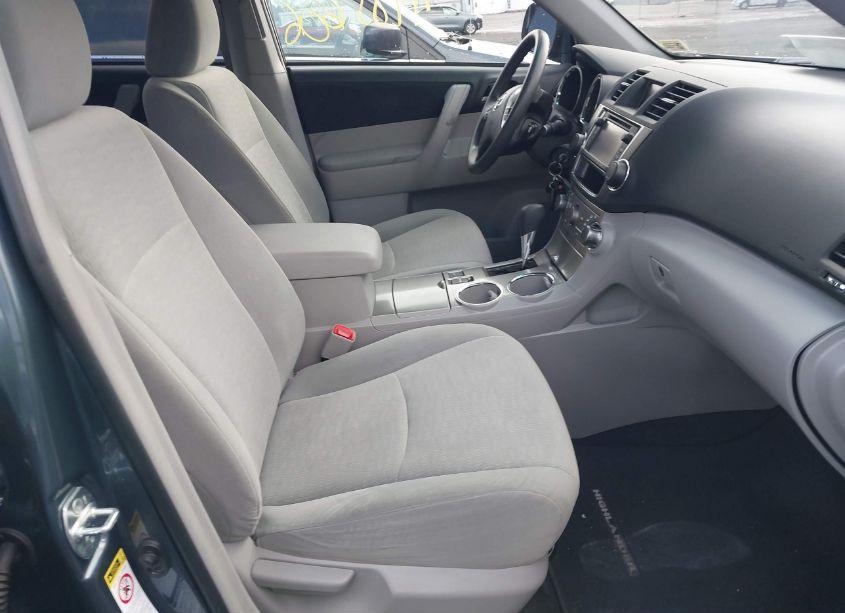 Photo 5 of 2013 Toyota Highlander BASE PLUS V6 (VIN 5TDBK3EH7DS183712)