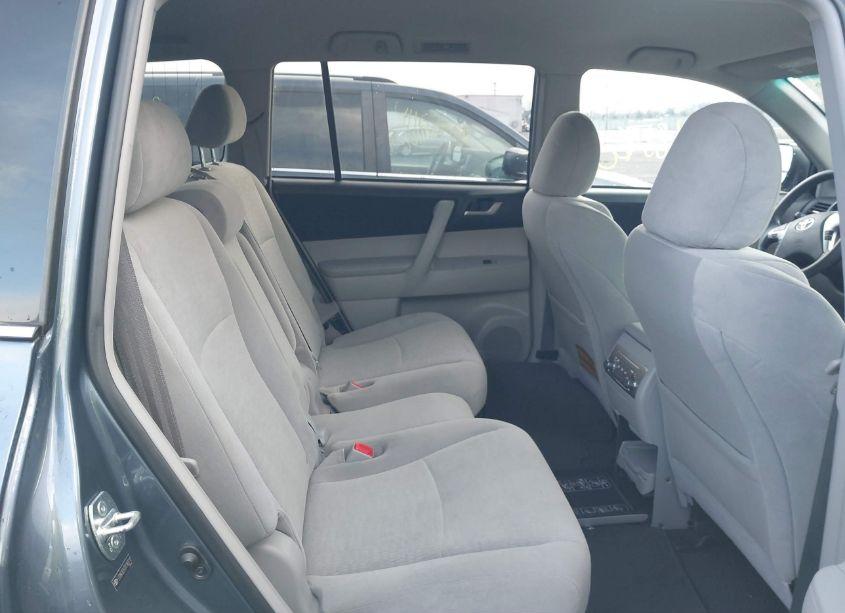 Photo 8 of 2013 Toyota Highlander BASE PLUS V6 (VIN 5TDBK3EH7DS183712)