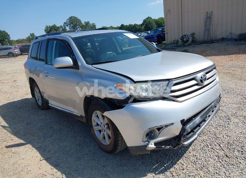 2013 Toyota Highlander SE V6 (VIN 5TDBK3EH7DS266363) main photo
