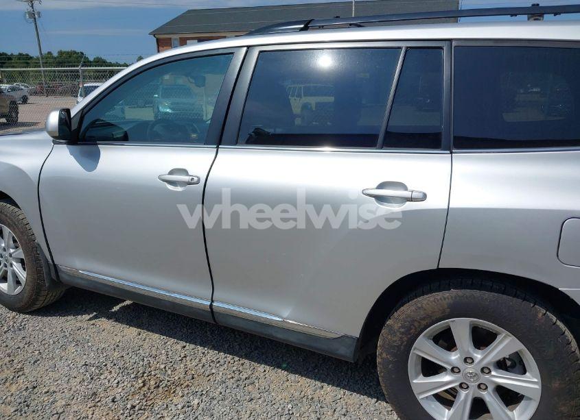 Photo 14 of 2013 Toyota Highlander SE V6 (VIN 5TDBK3EH7DS266363)