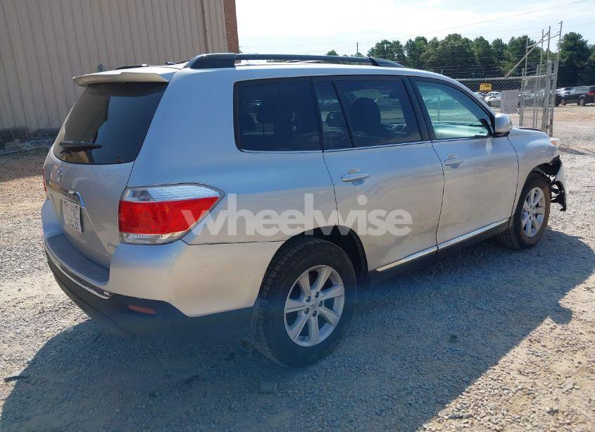 Photo 4 of 2013 Toyota Highlander SE V6 (VIN 5TDBK3EH7DS266363)