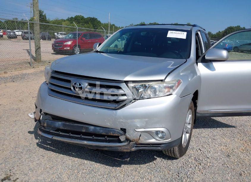 Photo 6 of 2013 Toyota Highlander SE V6 (VIN 5TDBK3EH7DS266363)