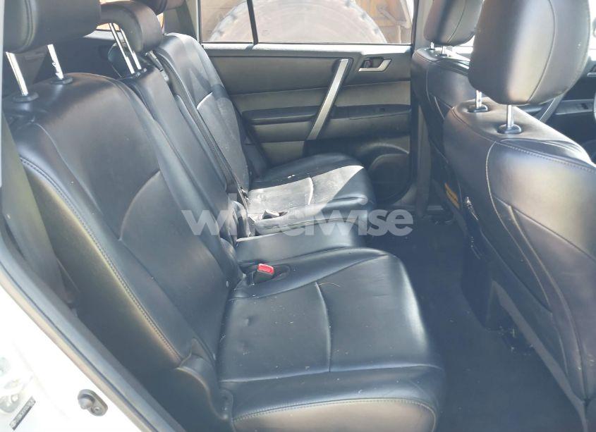 Photo 8 of 2013 Toyota Highlander SE V6 (VIN 5TDBK3EH7DS266363)