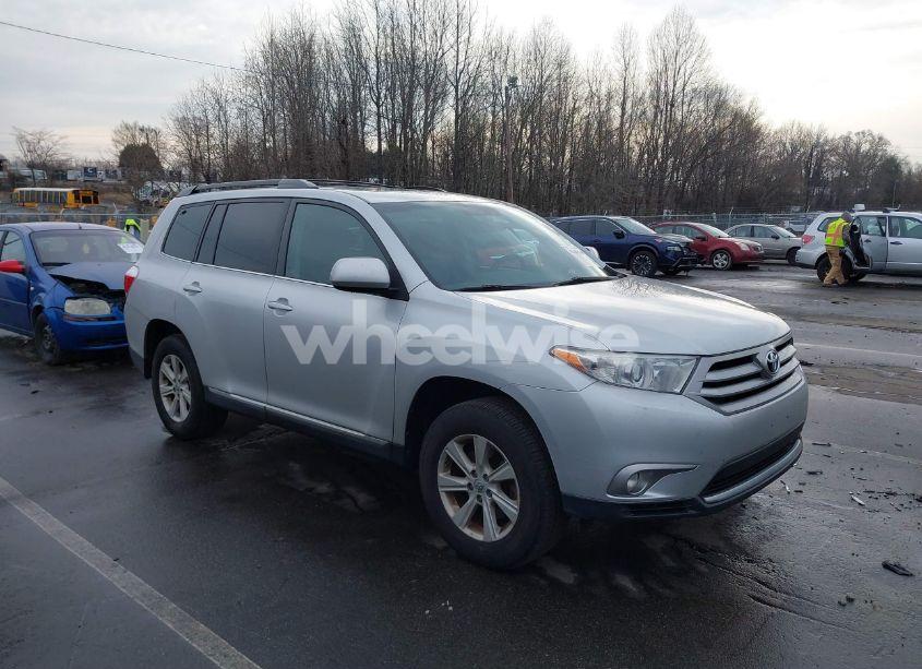 2013 Toyota Highlander SE V6 (VIN 5TDBK3EH7DS270073) main photo