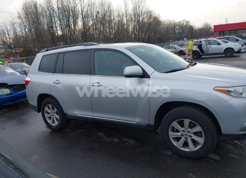 Photo 13 of 2013 Toyota Highlander SE V6 (VIN 5TDBK3EH7DS270073)