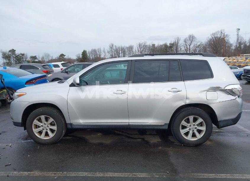 Photo 14 of 2013 Toyota Highlander SE V6 (VIN 5TDBK3EH7DS270073)