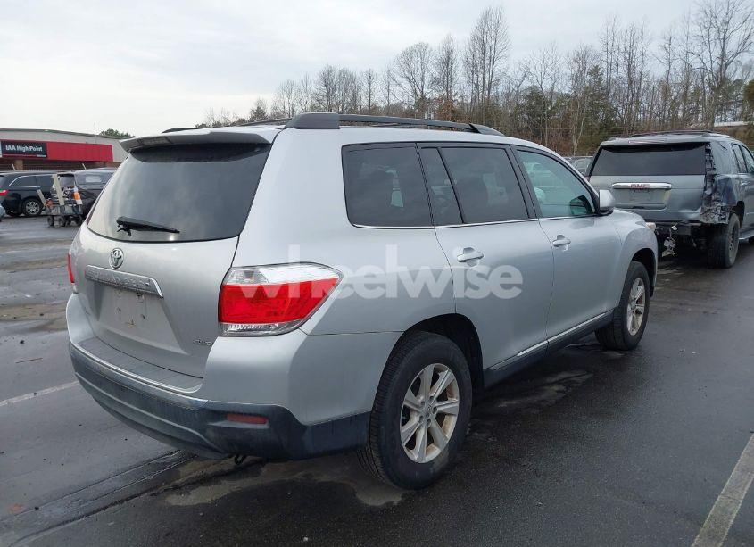 Photo 4 of 2013 Toyota Highlander SE V6 (VIN 5TDBK3EH7DS270073)