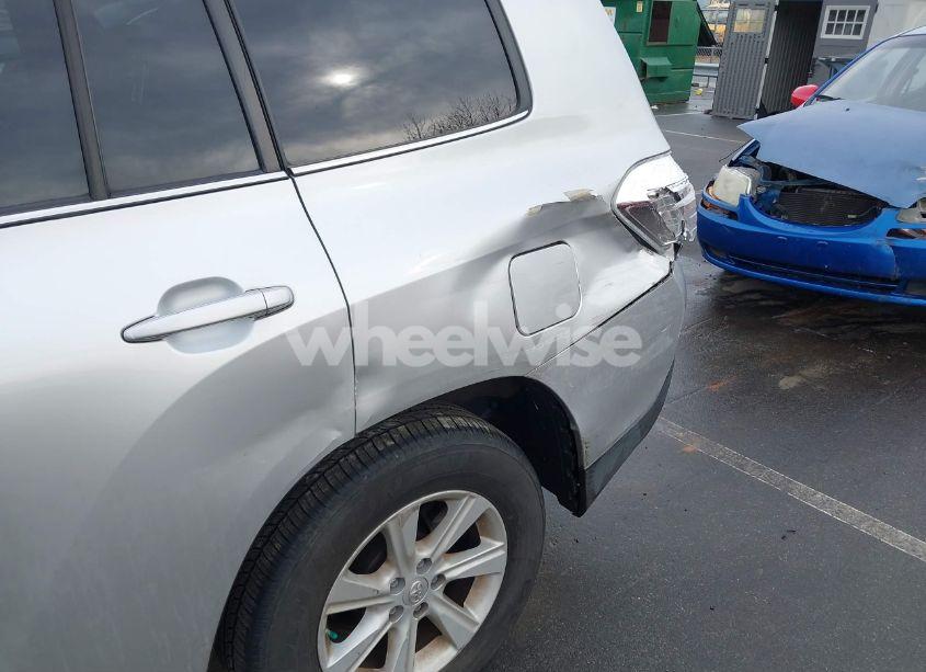 Photo 6 of 2013 Toyota Highlander SE V6 (VIN 5TDBK3EH7DS270073)