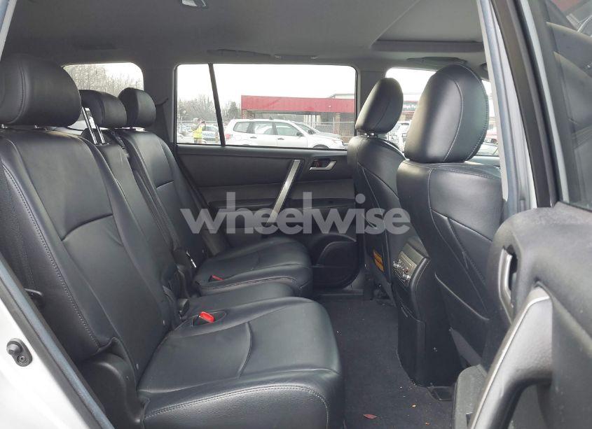 Photo 8 of 2013 Toyota Highlander SE V6 (VIN 5TDBK3EH7DS270073)