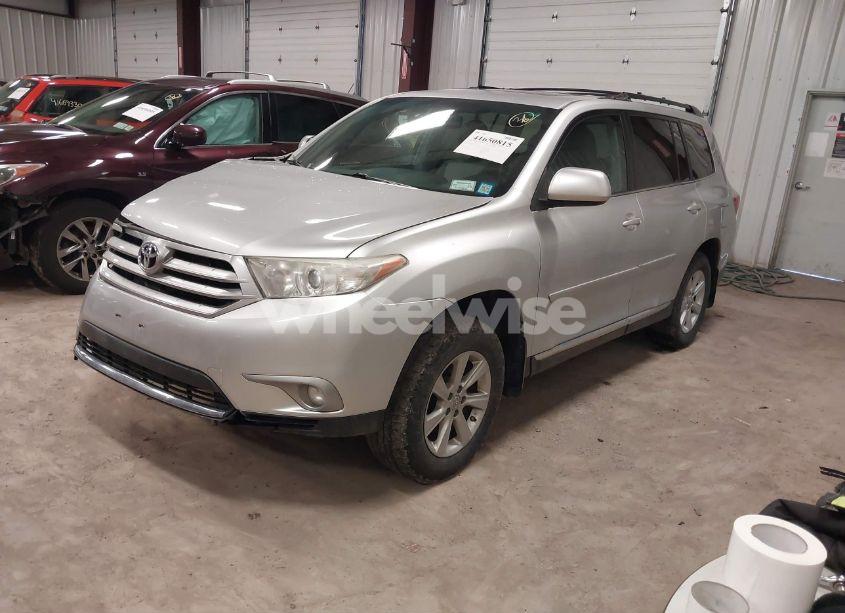 Photo 2 of 2013 Toyota Highlander SE V6 (VIN 5TDBK3EH7DS275208)