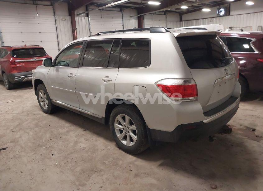 Photo 3 of 2013 Toyota Highlander SE V6 (VIN 5TDBK3EH7DS275208)