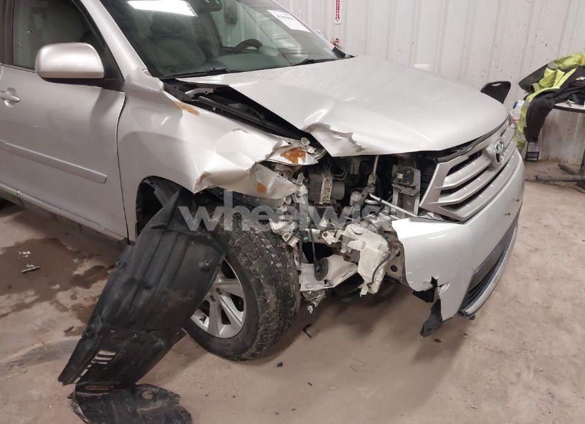 Photo 6 of 2013 Toyota Highlander SE V6 (VIN 5TDBK3EH7DS275208)