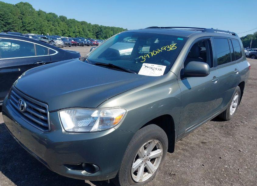 Photo 2 of 2010 Toyota Highlander BASE V6 (VIN 5TDBK3EH8AS009059)