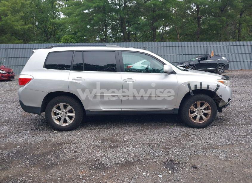 Photo 13 of 2011 Toyota Highlander SE V6 (VIN 5TDBK3EH8BS067268)