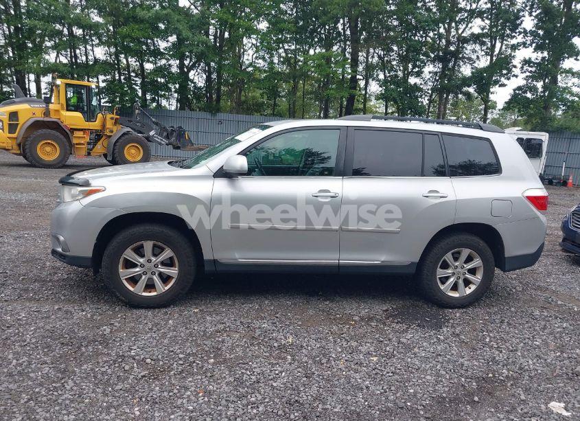 Photo 14 of 2011 Toyota Highlander SE V6 (VIN 5TDBK3EH8BS067268)