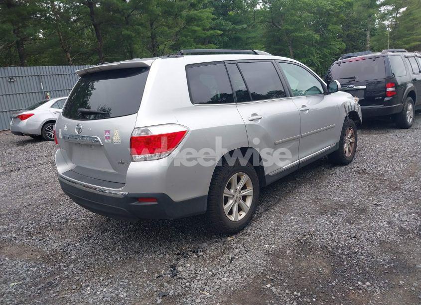 Photo 4 of 2011 Toyota Highlander SE V6 (VIN 5TDBK3EH8BS067268)