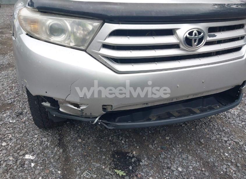 Photo 6 of 2011 Toyota Highlander SE V6 (VIN 5TDBK3EH8BS067268)