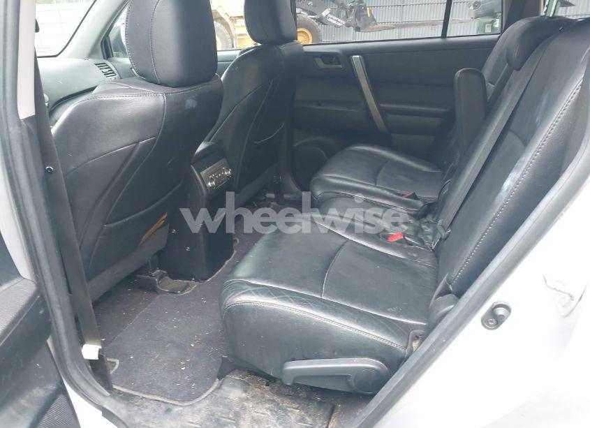 Photo 8 of 2011 Toyota Highlander SE V6 (VIN 5TDBK3EH8BS067268)