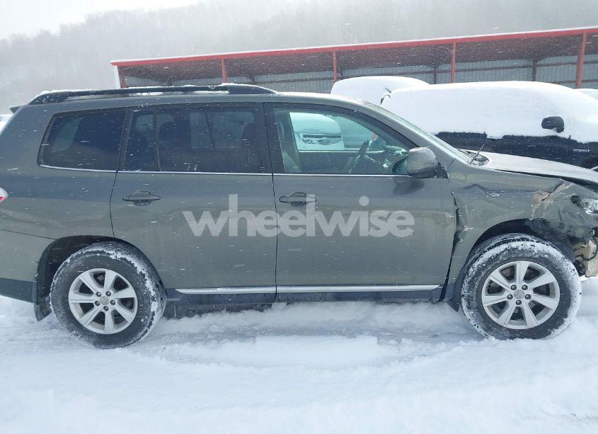 Photo 14 of 2011 Toyota Highlander SE V6 (VIN 5TDBK3EH8BS090761)