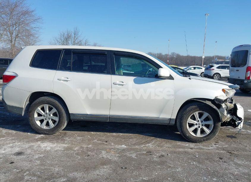 Photo 13 of 2012 Toyota Highlander BASE V6 (VIN 5TDBK3EH8CS097985)