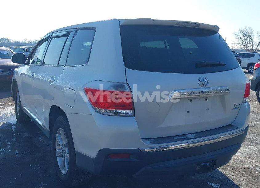 Photo 3 of 2012 Toyota Highlander BASE V6 (VIN 5TDBK3EH8CS097985)