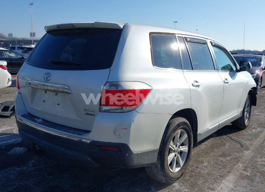 Photo 4 of 2012 Toyota Highlander BASE V6 (VIN 5TDBK3EH8CS097985)