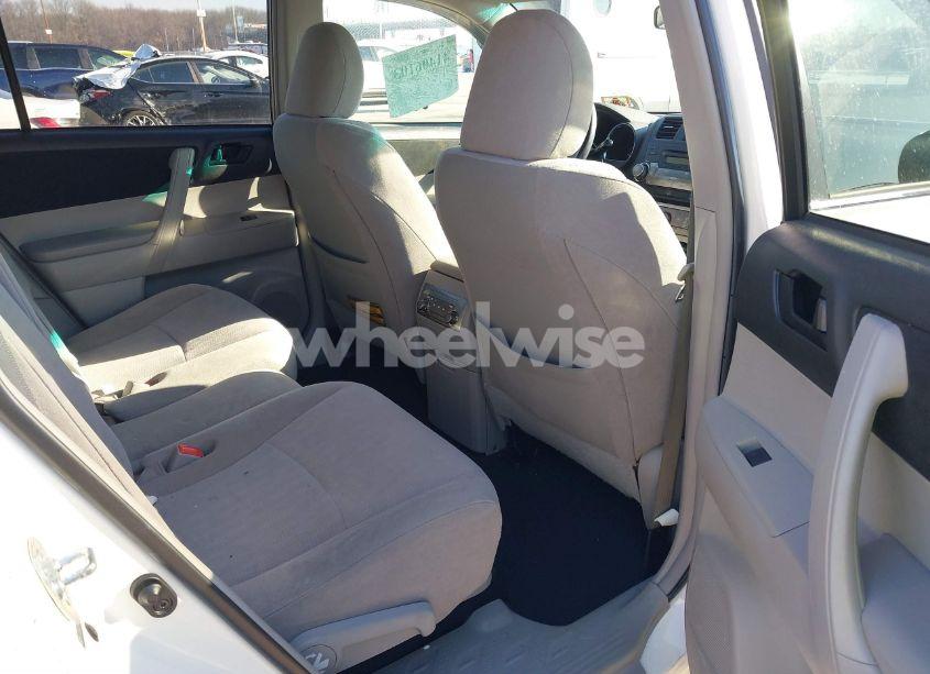 Photo 8 of 2012 Toyota Highlander BASE V6 (VIN 5TDBK3EH8CS097985)