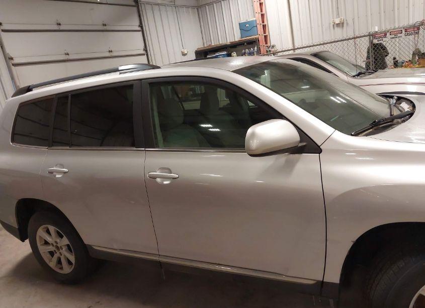 Photo 13 of 2012 Toyota Highlander SE (VIN 5TDBK3EH8CS106720)