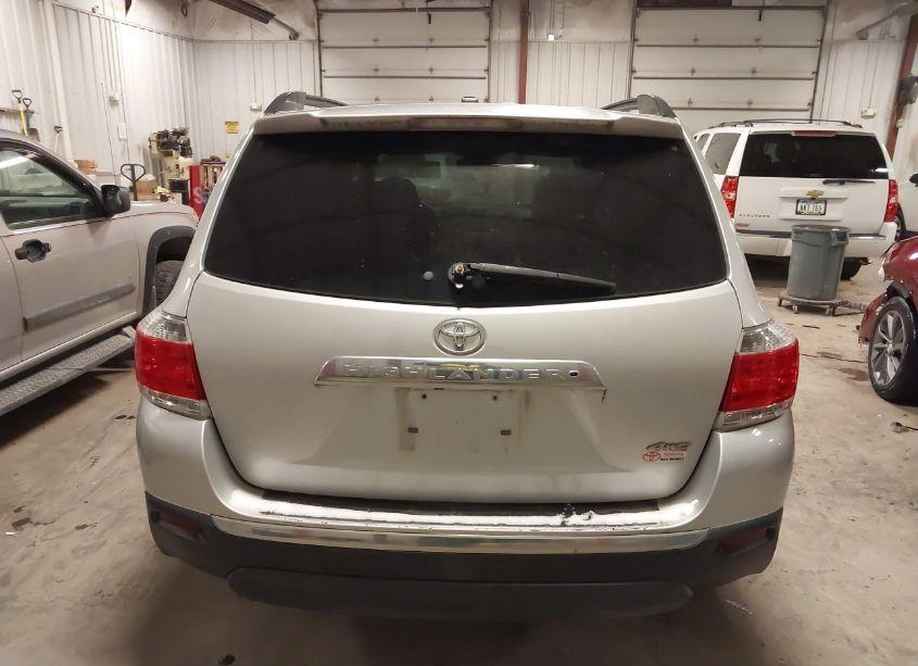 Photo 17 of 2012 Toyota Highlander SE (VIN 5TDBK3EH8CS106720)