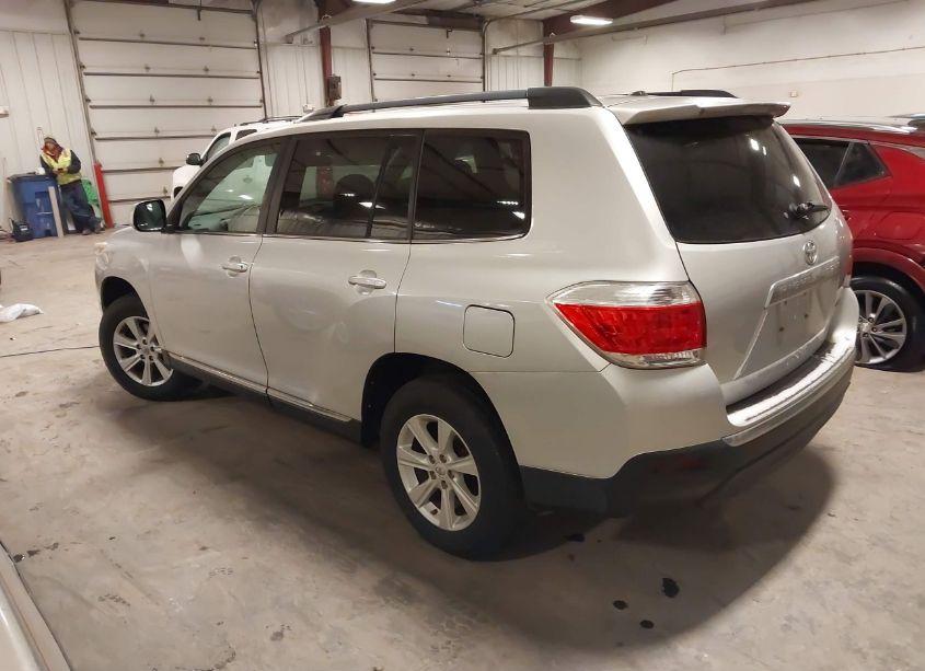Photo 3 of 2012 Toyota Highlander SE (VIN 5TDBK3EH8CS106720)