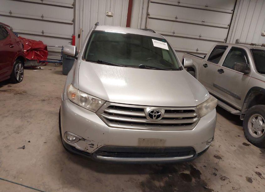 Photo 6 of 2012 Toyota Highlander SE (VIN 5TDBK3EH8CS106720)