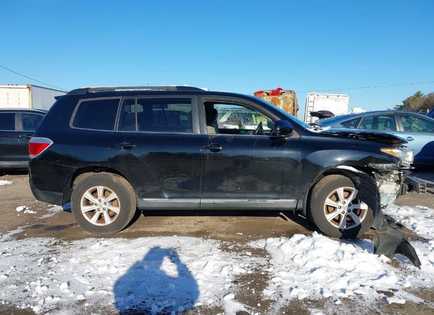 Photo 14 of 2013 Toyota Highlander BASE PLUS V6 (VIN 5TDBK3EH8DS190166)