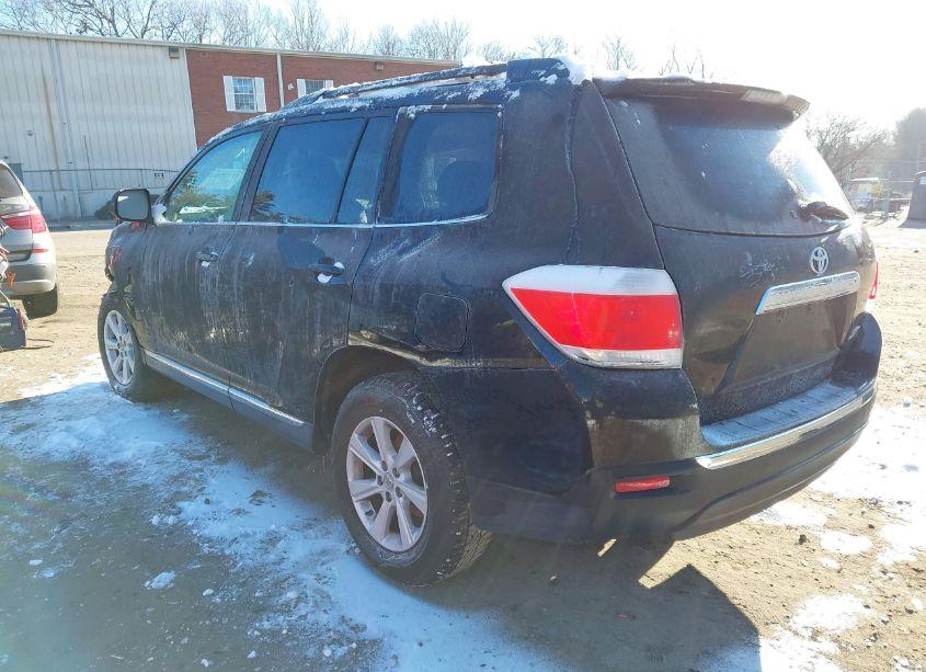 Photo 3 of 2013 Toyota Highlander BASE PLUS V6 (VIN 5TDBK3EH8DS190166)