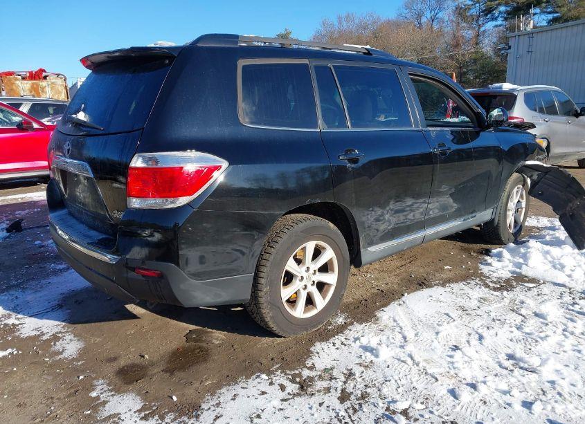 Photo 4 of 2013 Toyota Highlander BASE PLUS V6 (VIN 5TDBK3EH8DS190166)