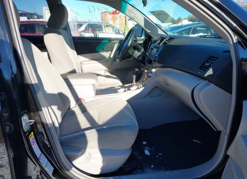 Photo 5 of 2013 Toyota Highlander BASE PLUS V6 (VIN 5TDBK3EH8DS190166)